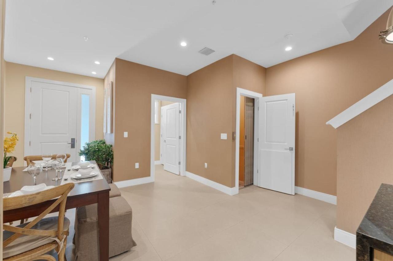 Luxury 4BR Townhouse Next to Disney Orlando 3175