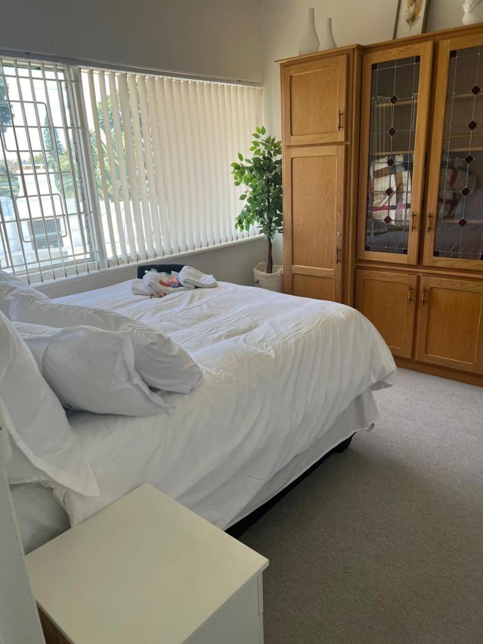 Durbanville Queens and Kings Guest House view 5