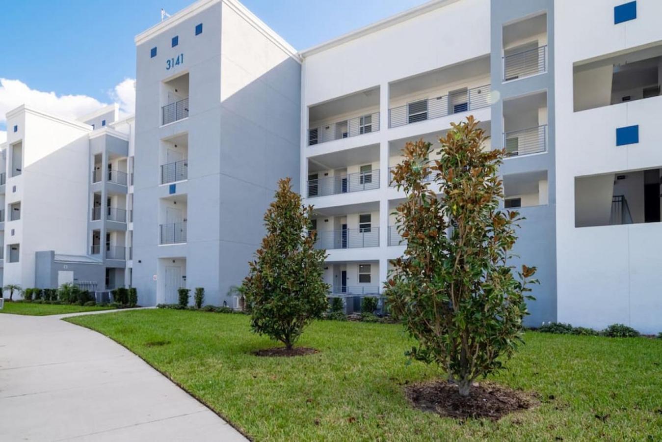 Modern Storey Lake Resort Disney Orlando 3141-105