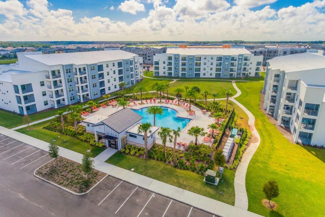 Modern Storey Lake Resort Disney Orlando 3141-105