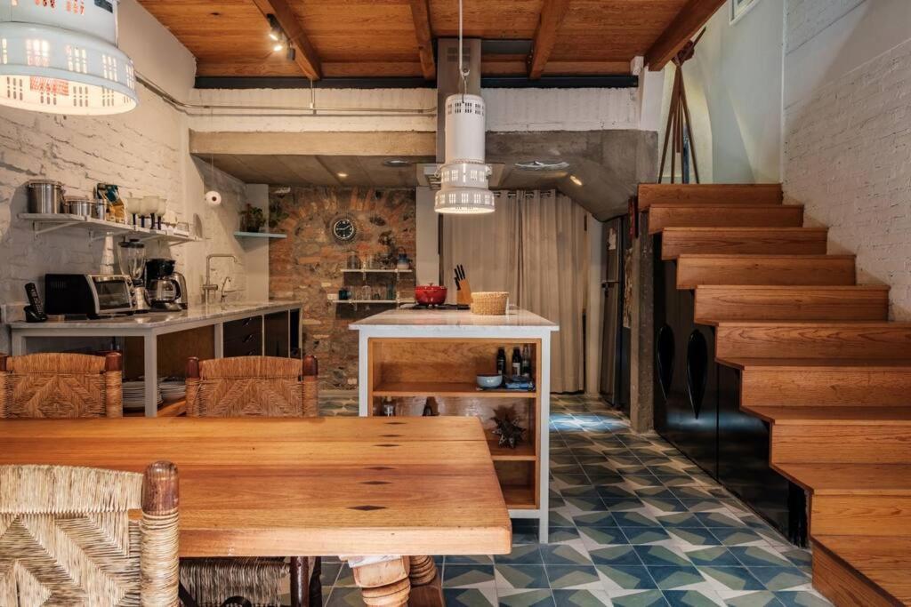Architect house with rooftop in San Miguel Centro by VIATO