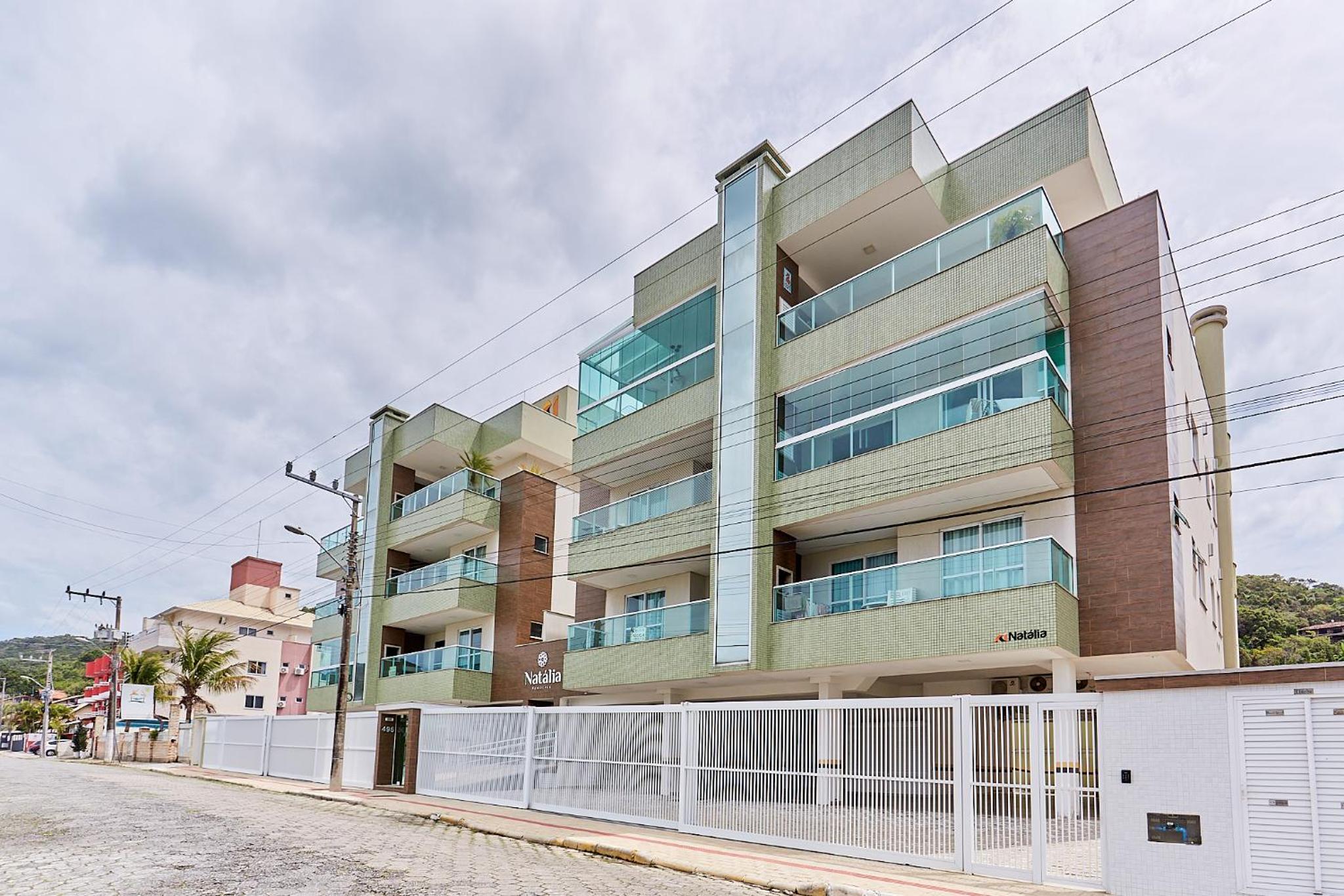 1035 Apartamento agradável e econômico para até 05 pessoas na praia do centro de Bombinhas