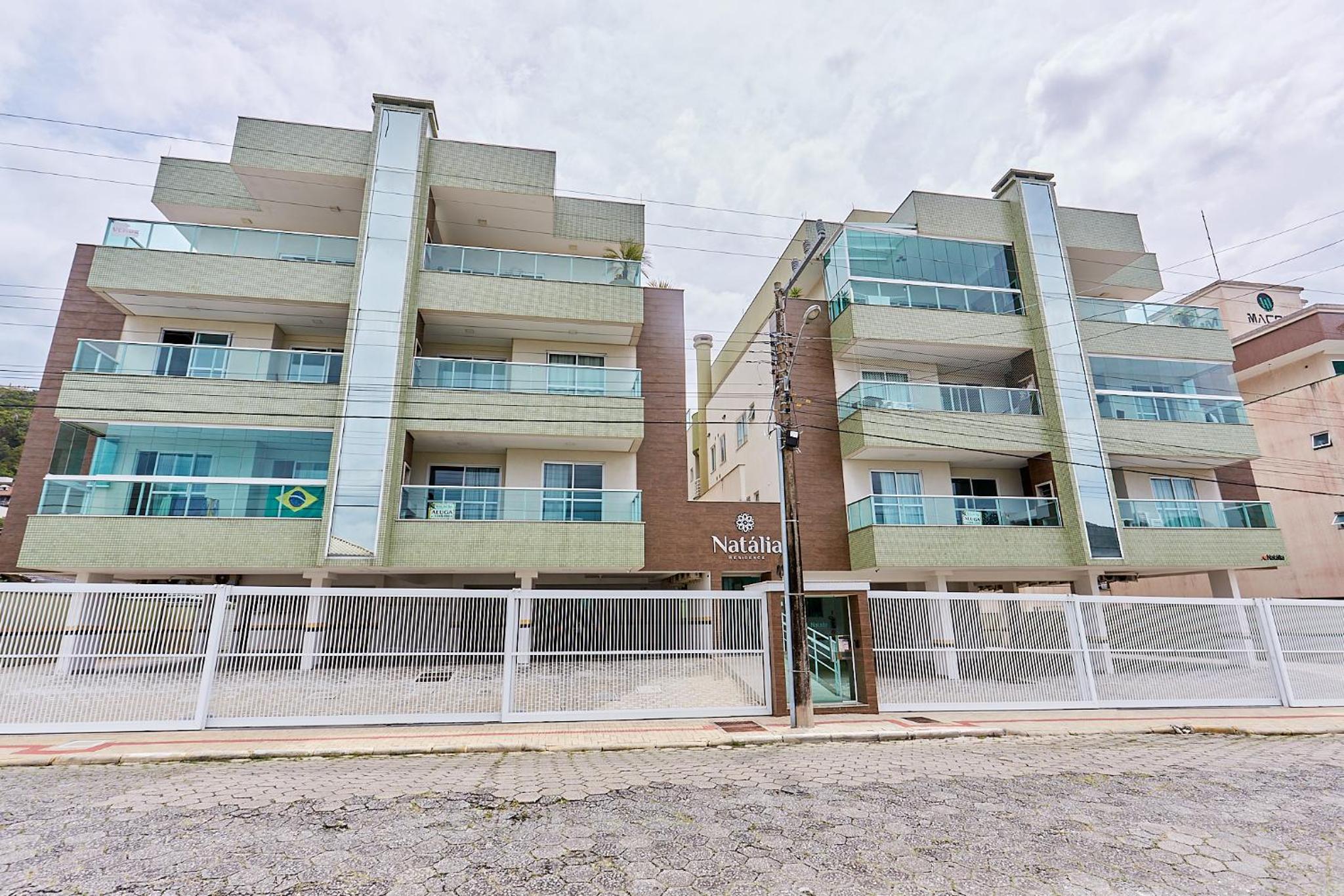 1035 Apartamento agradável e econômico para até 05 pessoas na praia do centro de Bombinhas
