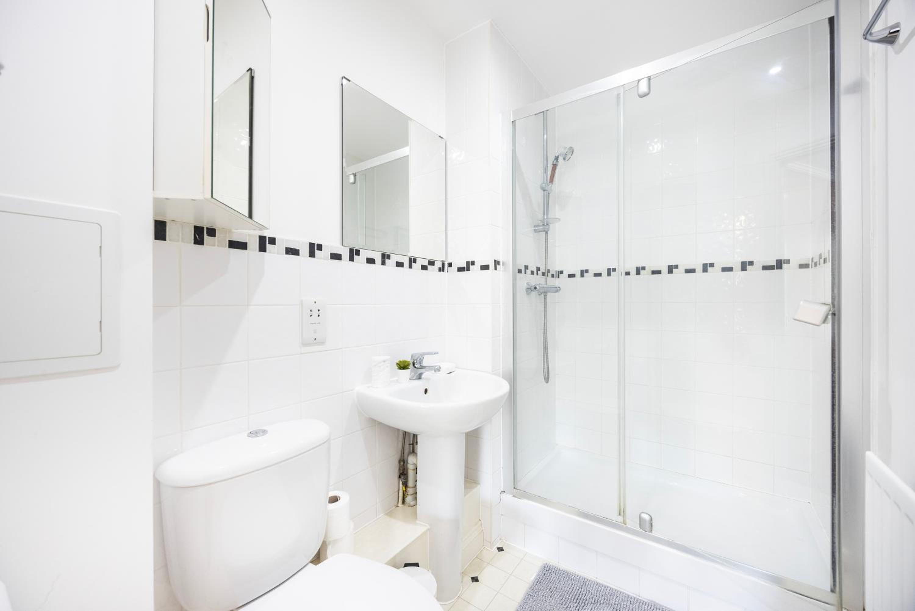 Modern 2 Bed Flat in Greenwich