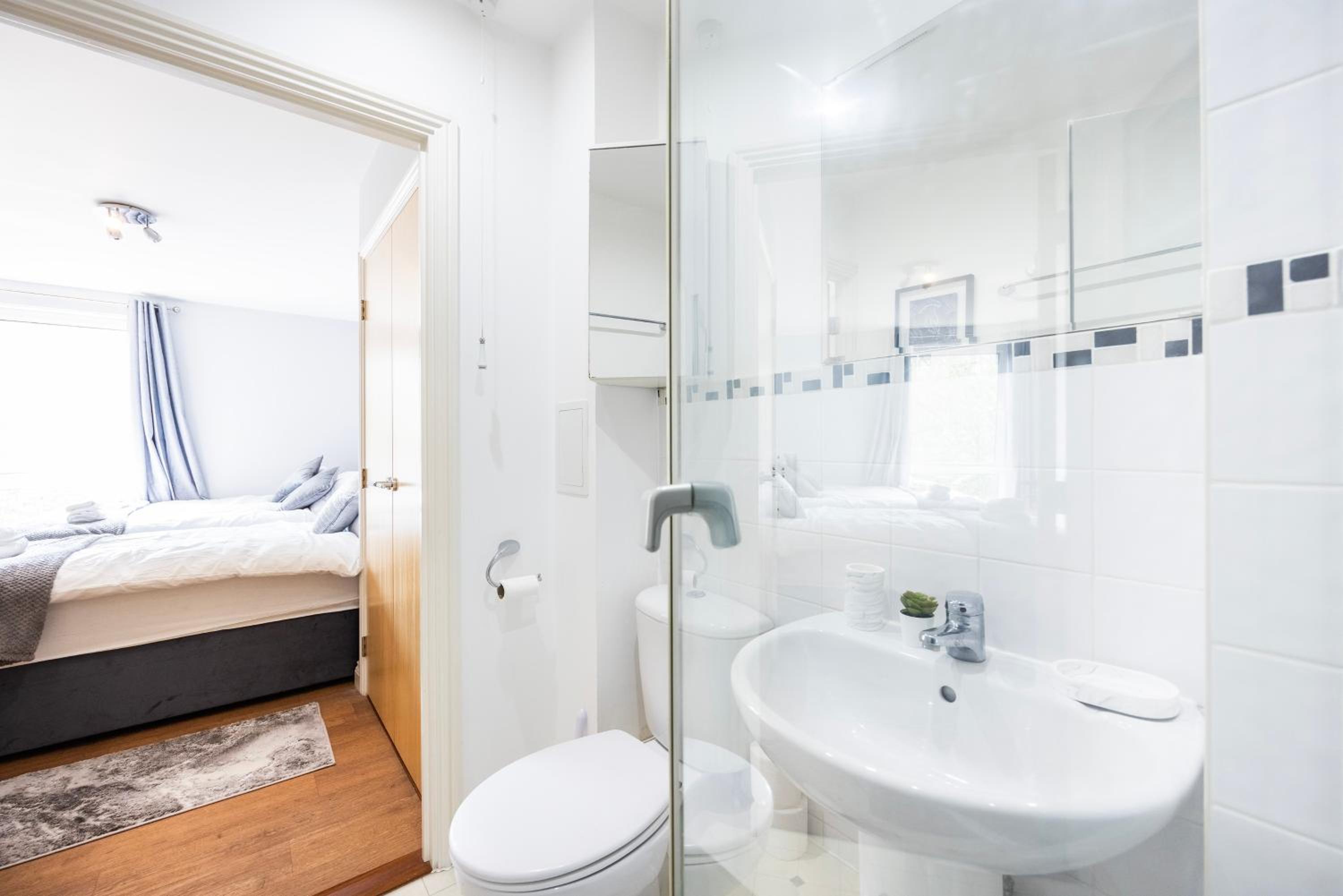 Modern 2 Bed Flat in Greenwich
