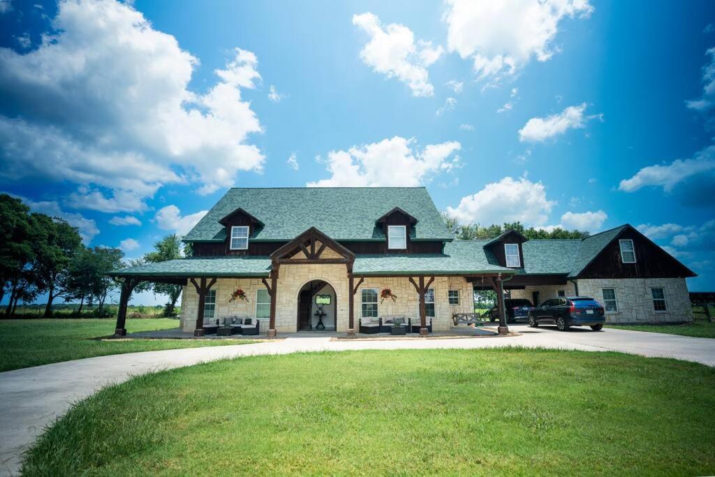 Your peaceful getaway in Van Alstyne, TX view 4