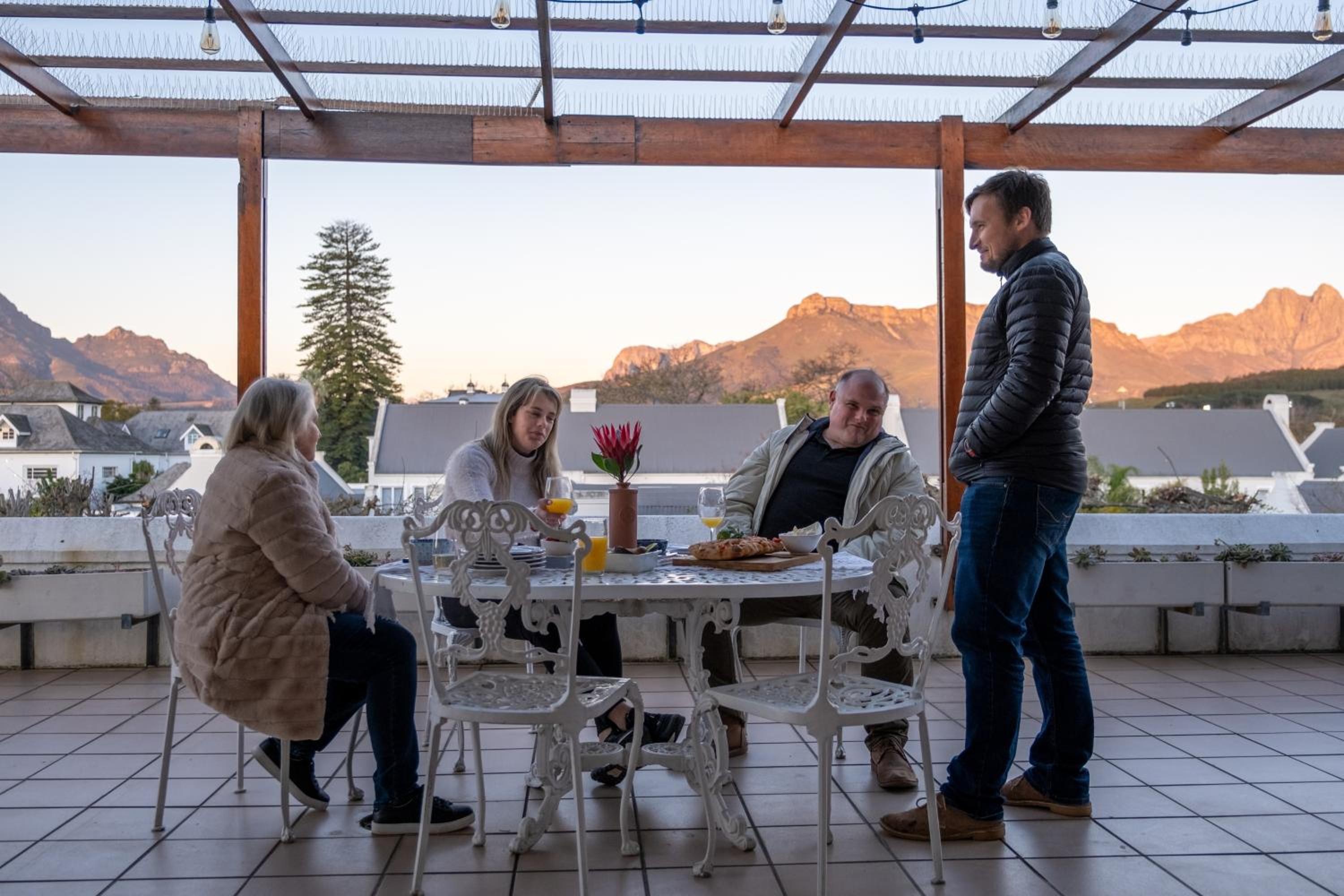 3-Bedroom Penthouse in Stellenbosch for 5 Guests with Stunning Mountain Views