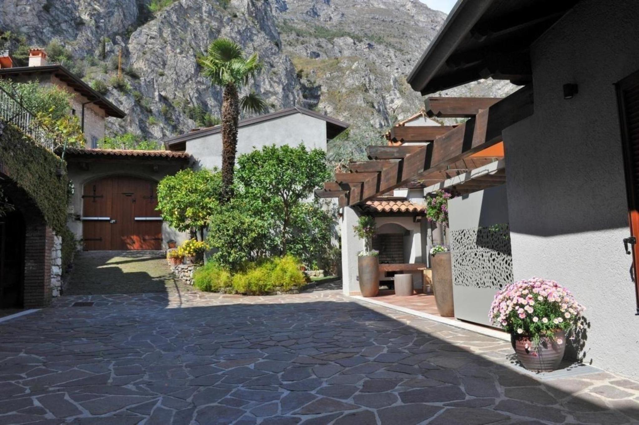 Große Wohnung in Limone Sul Garda mit Eigener Terrasse