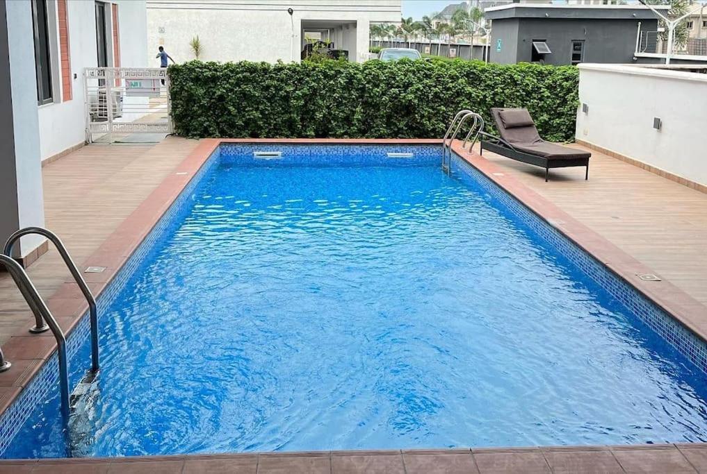 Well furnished 3 bedroom apartment with a swimming pool and Gym in Ologolo road lekki view 5