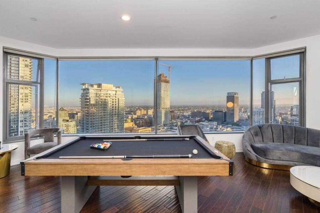 Downtown LA with the breathtaking view 2 bedrooms and parking space