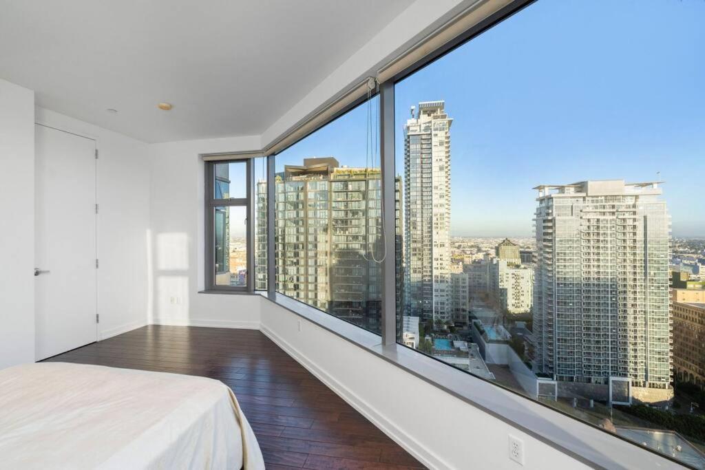 Downtown LA with the breathtaking view 2 bedrooms and parking space