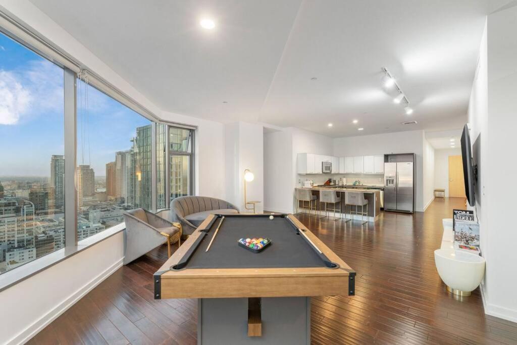 Downtown LA with the breathtaking view 2 bedrooms and parking space