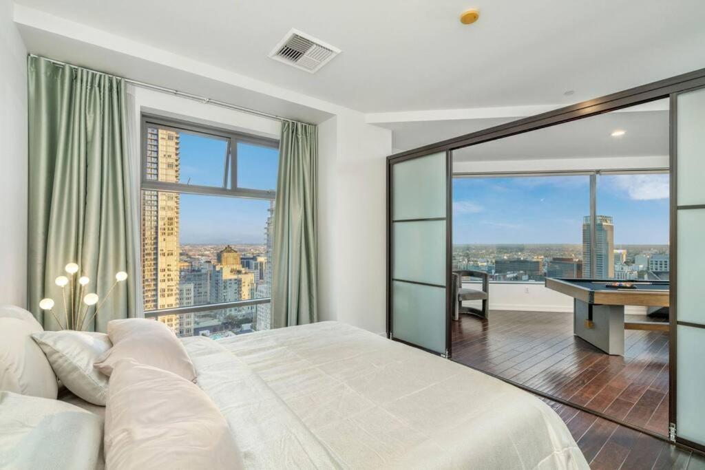 Downtown LA with the breathtaking view 2 bedrooms and parking space