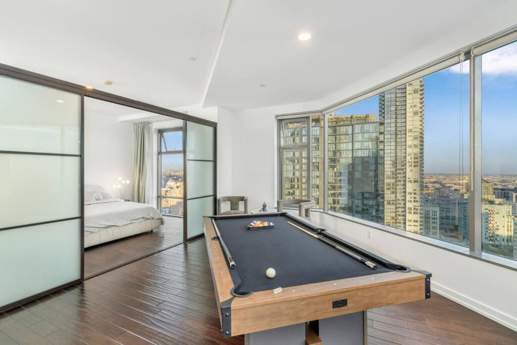 Downtown LA with the breathtaking view 2 bedrooms and parking space