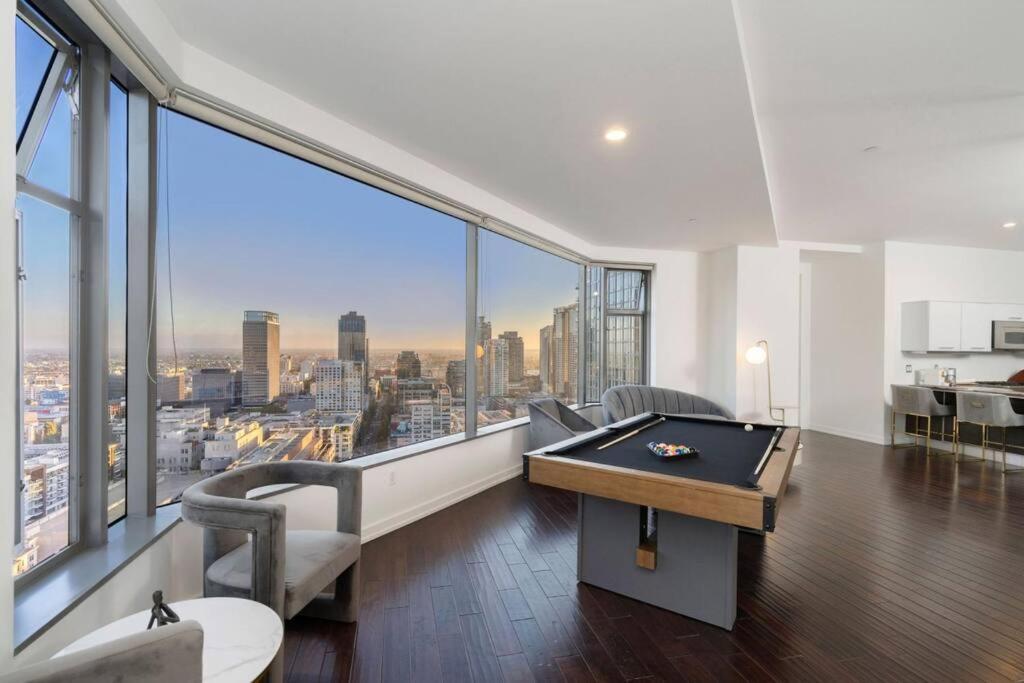 Downtown LA with the breathtaking view 2 bedrooms and parking space