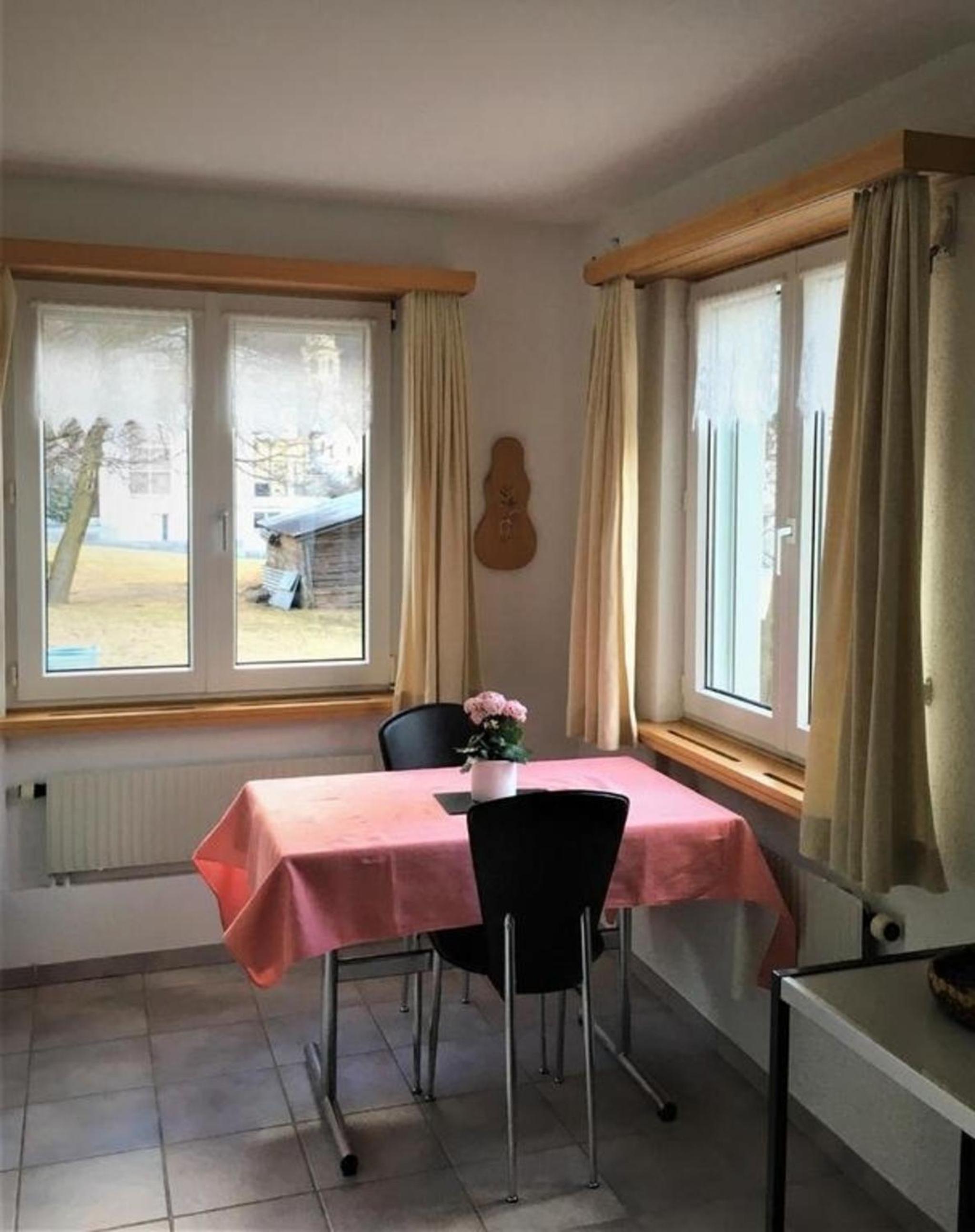 Schöne, sonnige 25-Zimmer Parterre-Ferienwohnung
