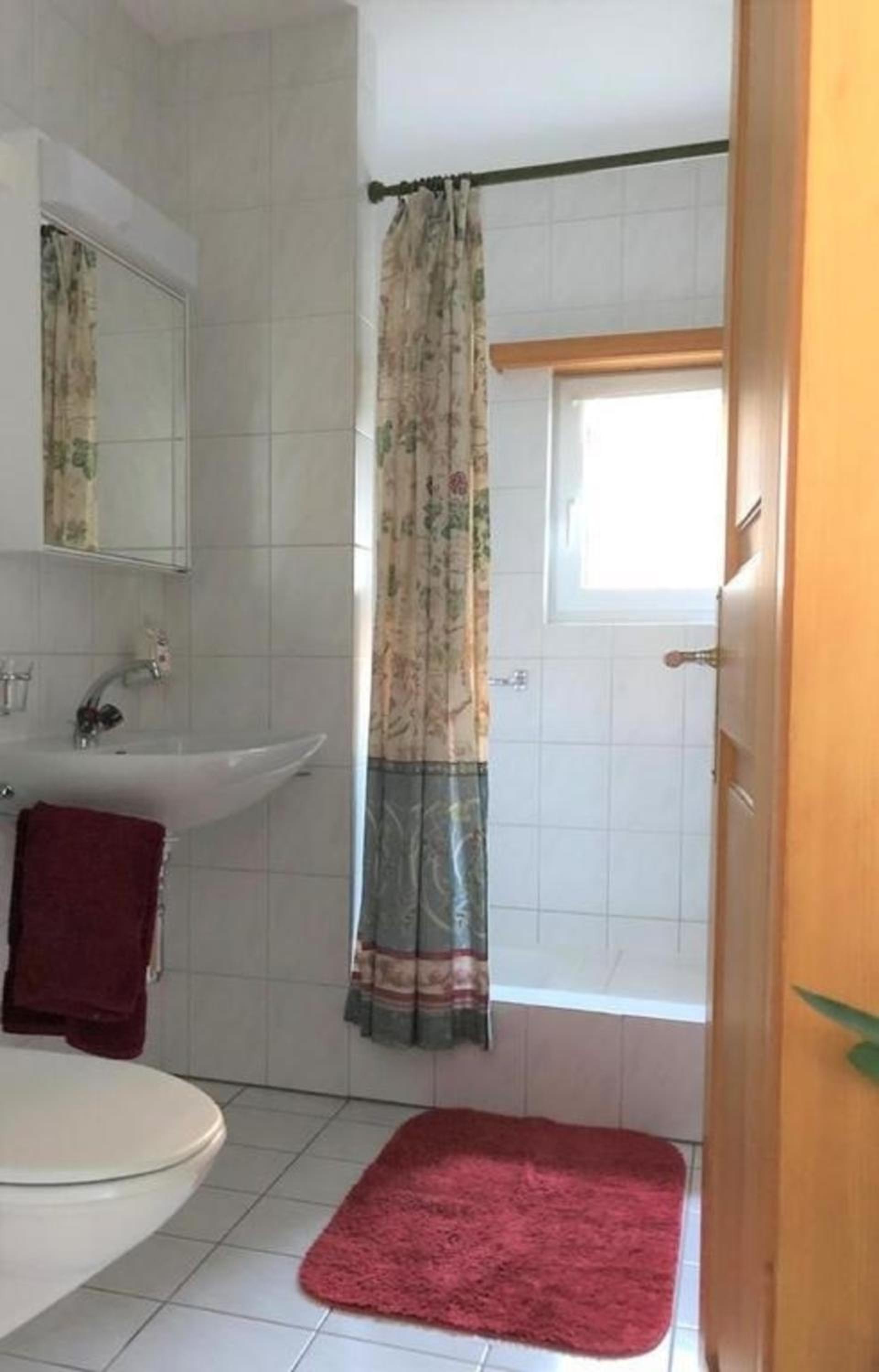 Schöne, sonnige 25-Zimmer Parterre-Ferienwohnung