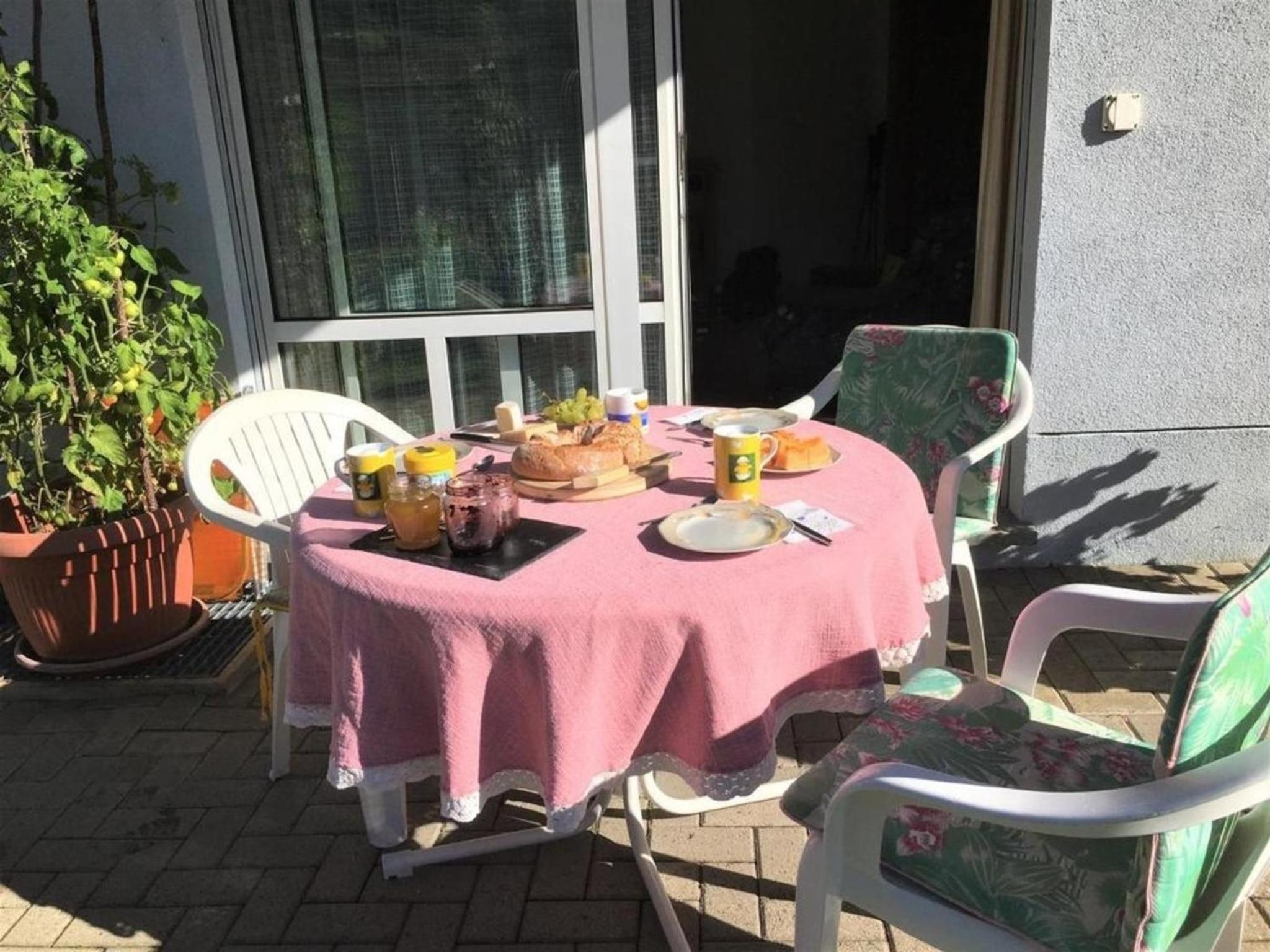 Schöne, sonnige 25-Zimmer Parterre-Ferienwohnung