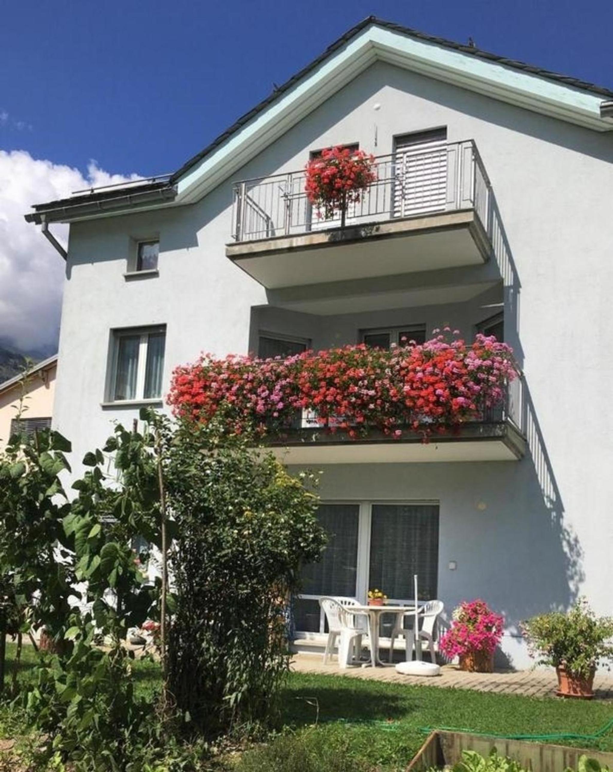 Schöne, sonnige 25-Zimmer Parterre-Ferienwohnung