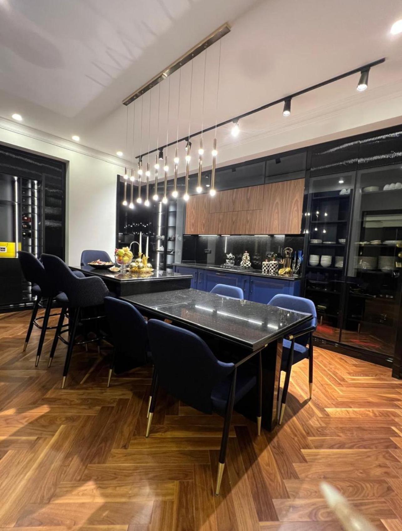 Luxury Baku center Apt