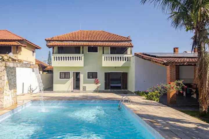 Casa na praia com piscina aquecida