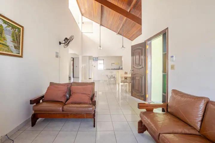 Casa na praia com piscina aquecida