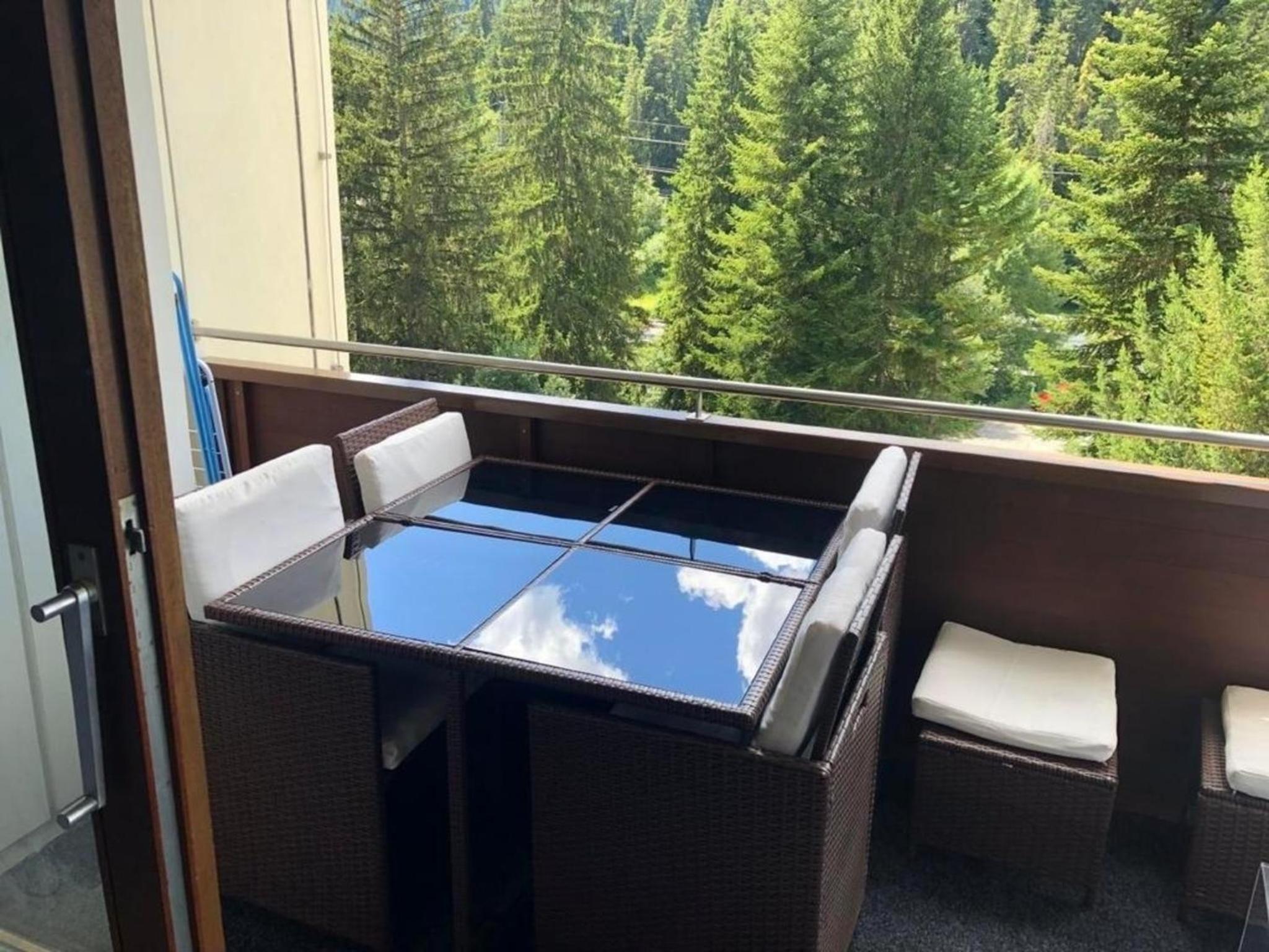 Laax 1 12 Zi Whg mit Hallenbad, Aussen- Pool, Tennisplatz und Sauna