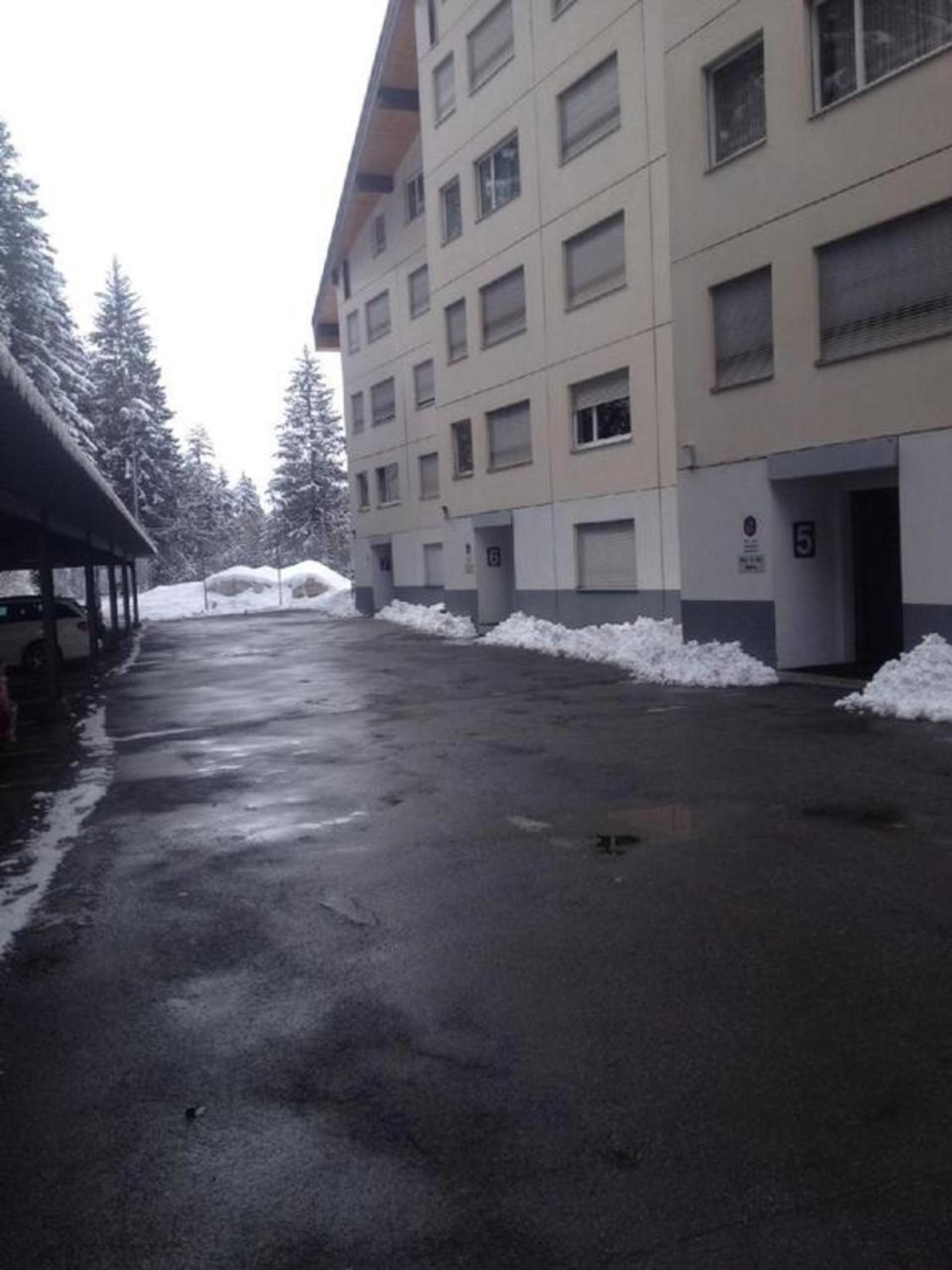 Laax 1 12 Zi Whg mit Hallenbad, Aussen- Pool, Tennisplatz und Sauna