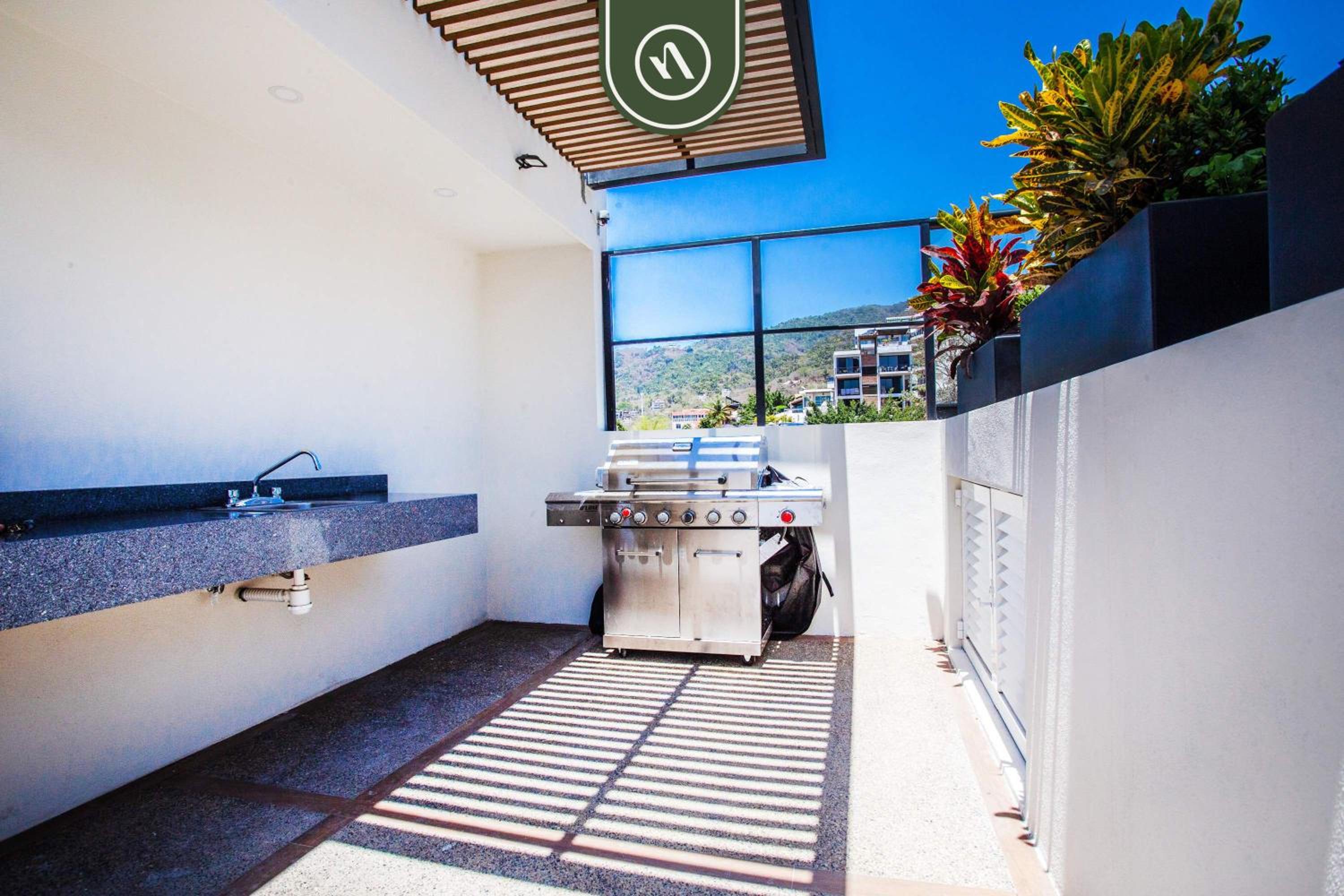 Centric 2BR Condo in Romantic Zone - Rooftop Pool view 5