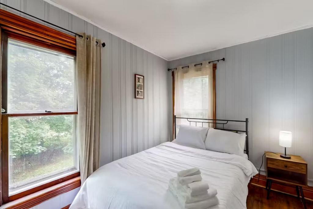 Champlain Gem - 4 BR House view 3