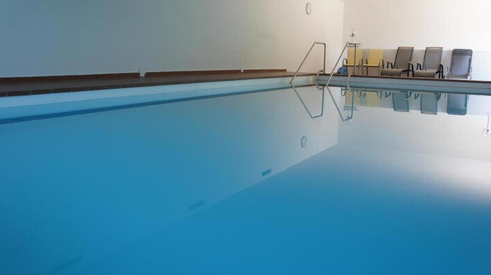 Panorama-Sicht mit Pool & Sauna