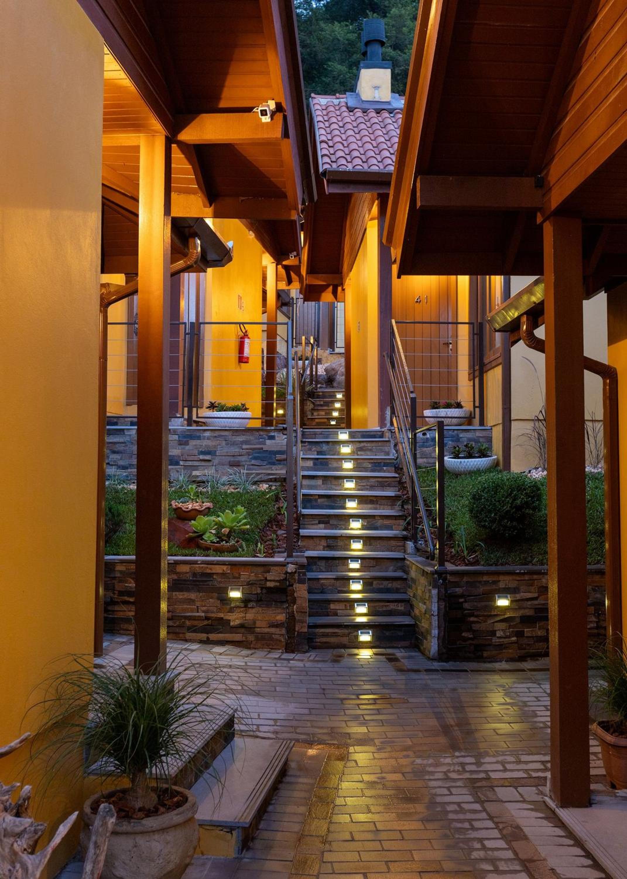 LOCAR-IN GRAMADO - Chalés e Apartamentos Hill Top Centro