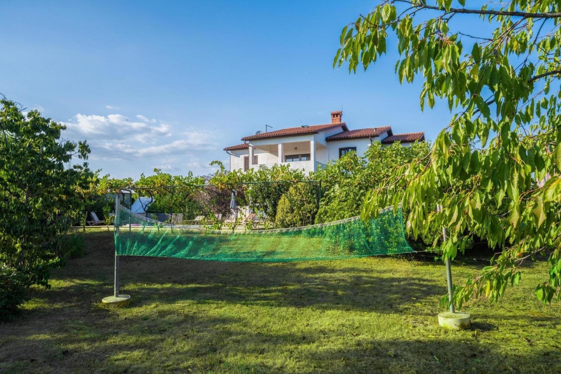 Attraktive Wohnung Mit Privatem Pool view 3