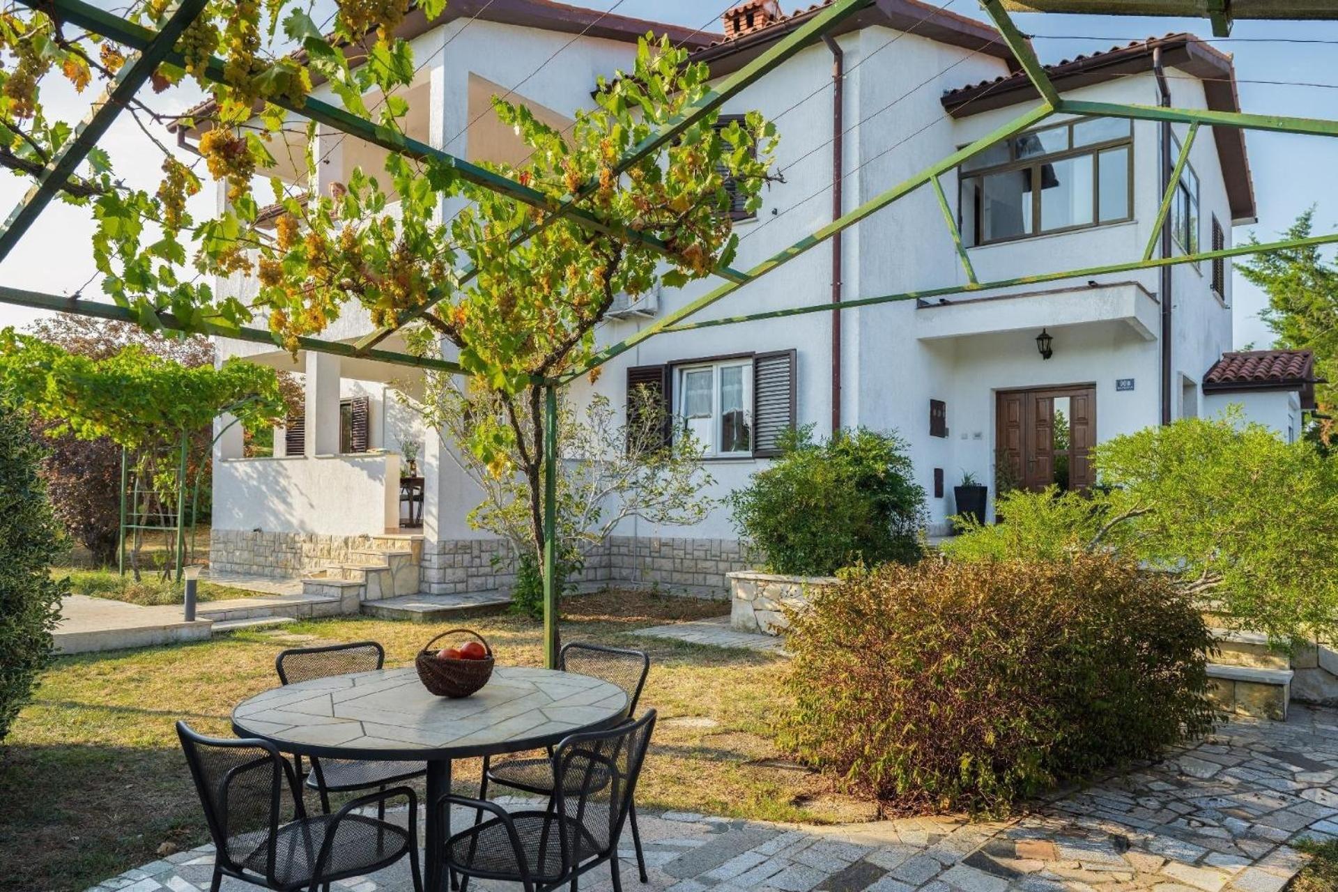 Attraktive Wohnung Mit Privatem Pool view 4