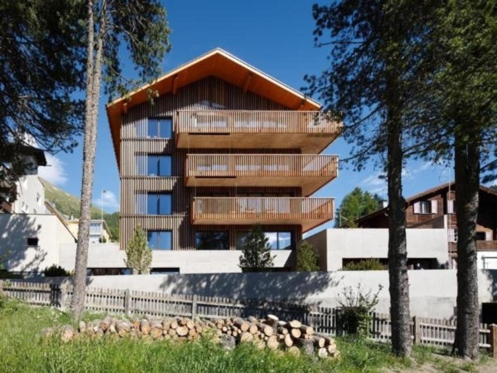Alpine Lodge 6-Bett-Wohnung mit Galerie Chesa al Parc