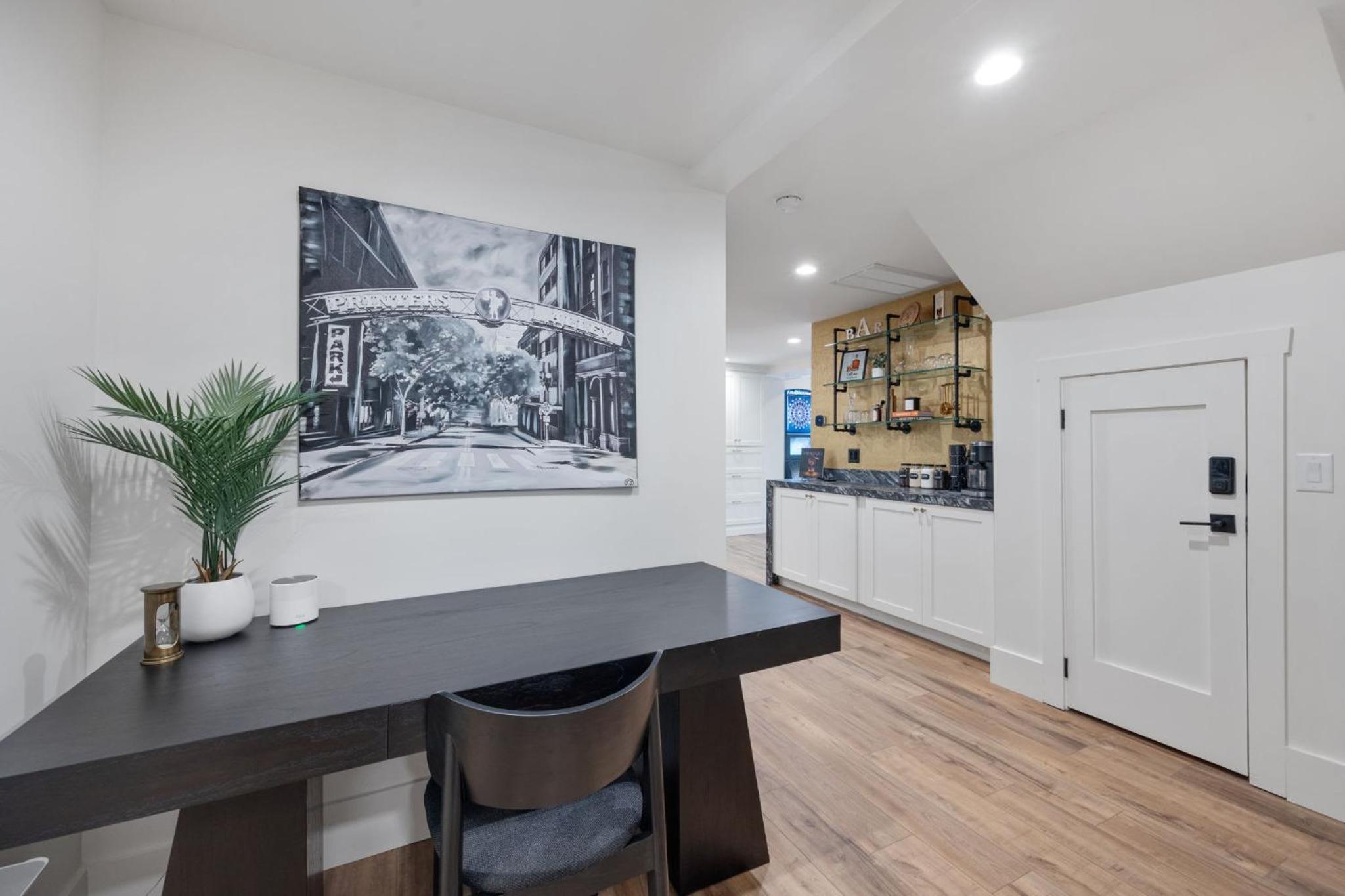 27 South - Large Lux Retreat With Hot Tub & Gameroom view 5