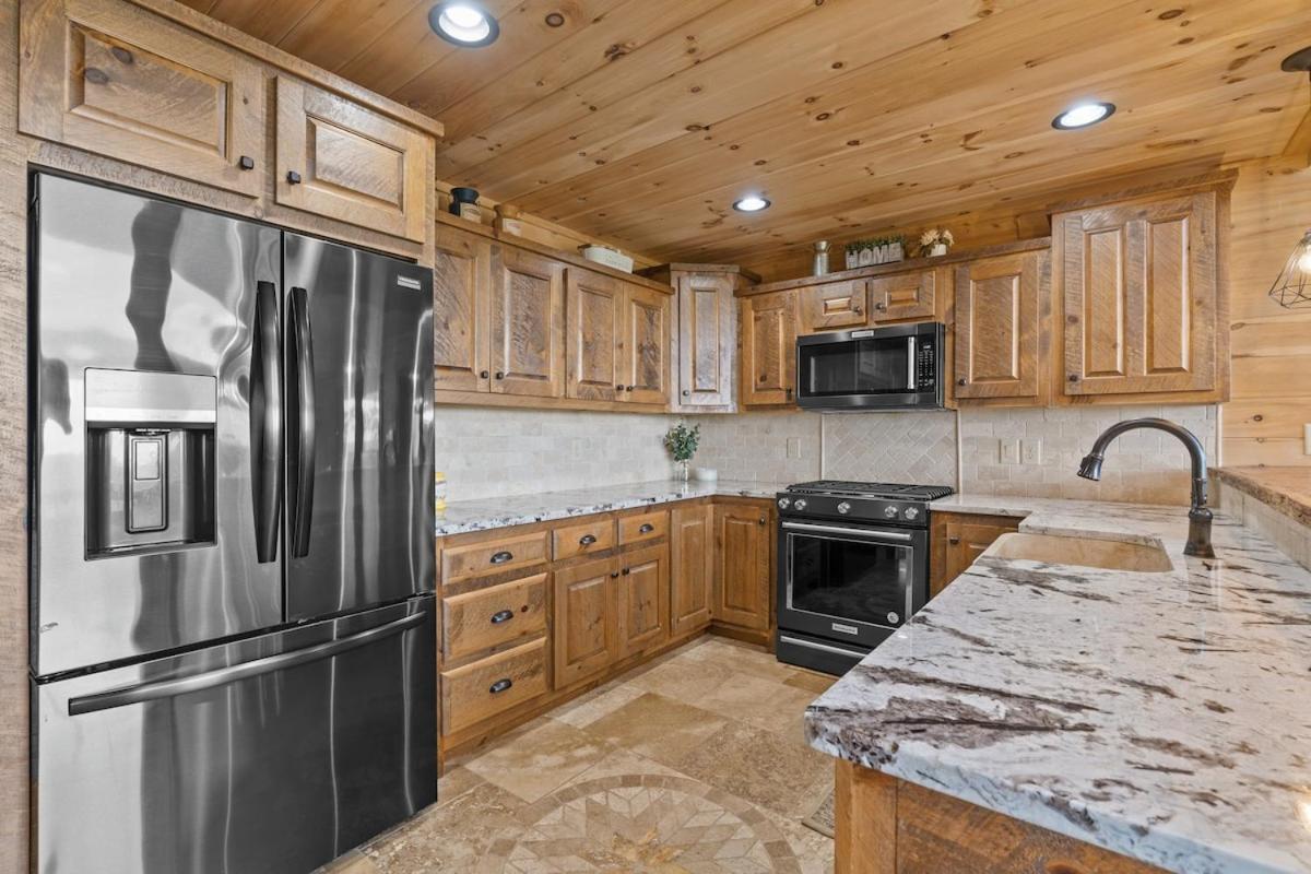Luxury 4Br Game Room Hot tub long-range Mtn view view 5