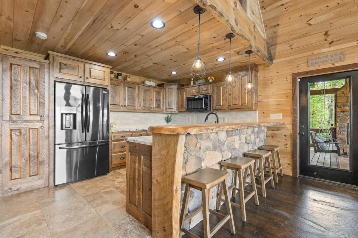 Luxury 4Br Game Room Hot tub long-range Mtn view view 3