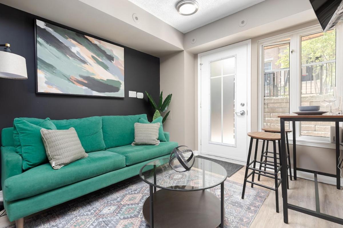 1BD Townhome Walk to Lake!