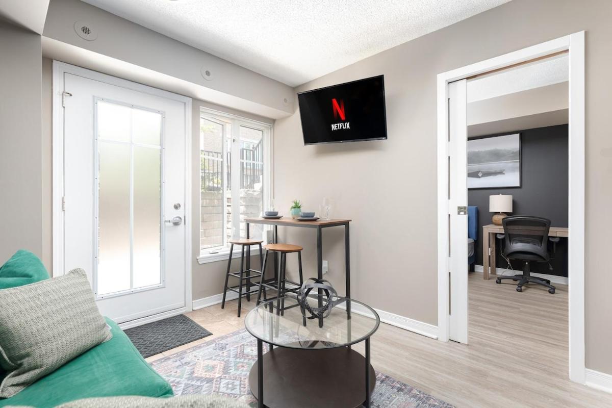 1BD Townhome Walk to Lake!