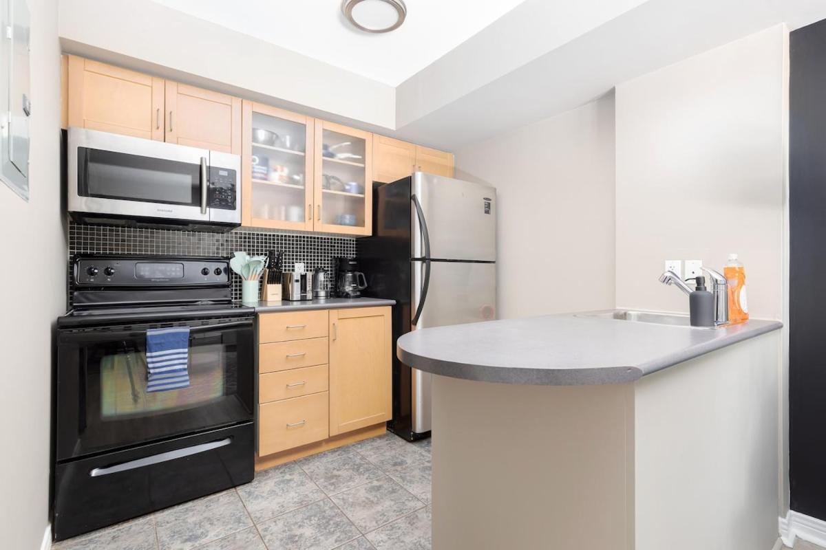 1BD Townhome Walk to Lake!