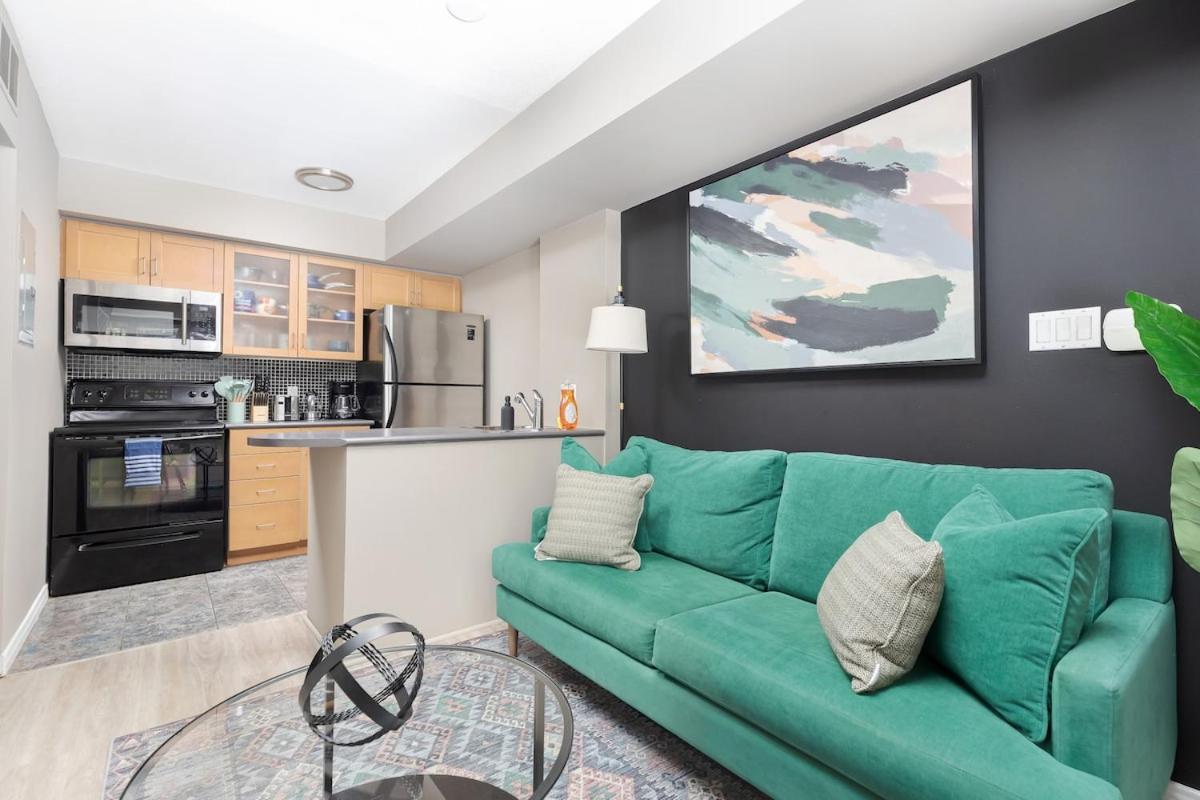 1BD Townhome Walk to Lake!
