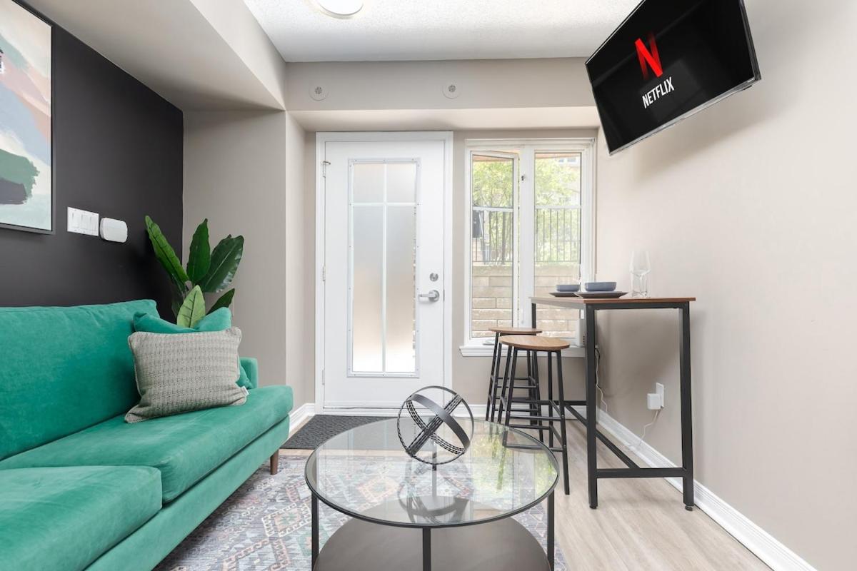 1BD Townhome Walk to Lake!