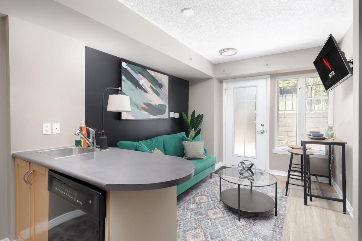 1BD Townhome Walk to Lake!