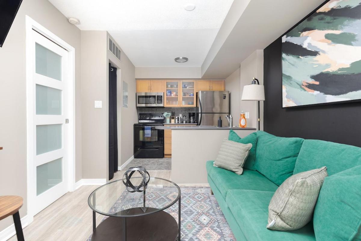 1BD Townhome Walk to Lake!
