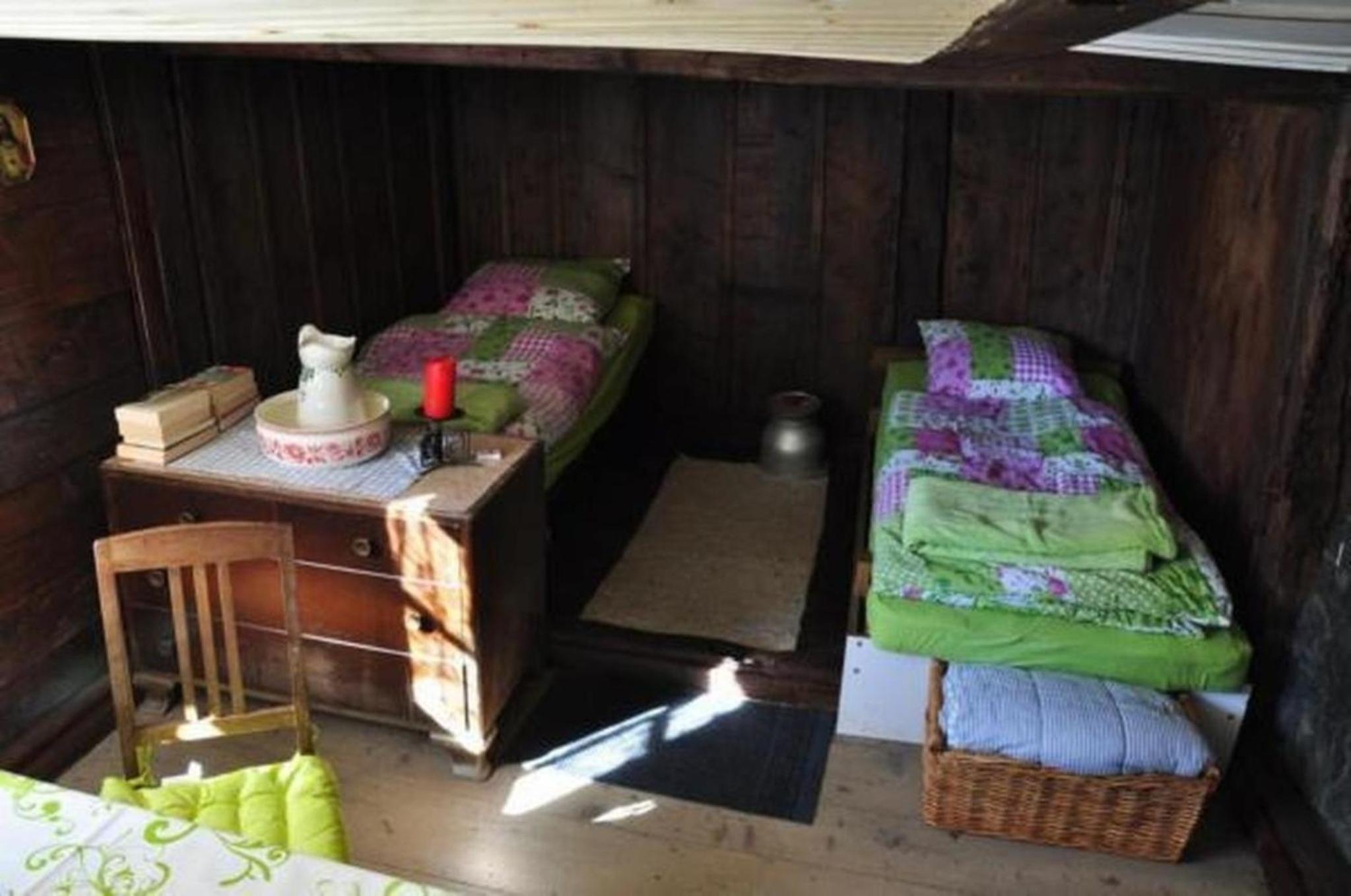 Zimmer in uriger rustikalen Alphütte auf bewirtschafteter Alp hoch in den Bergen, inkl VP