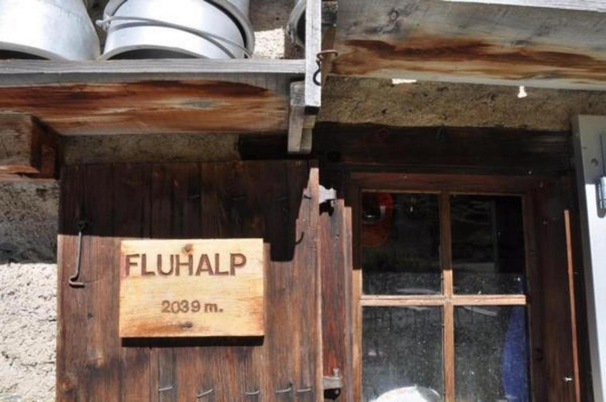Zimmer in uriger rustikalen Alphütte auf bewirtschafteter Alp hoch in den Bergen, inkl VP