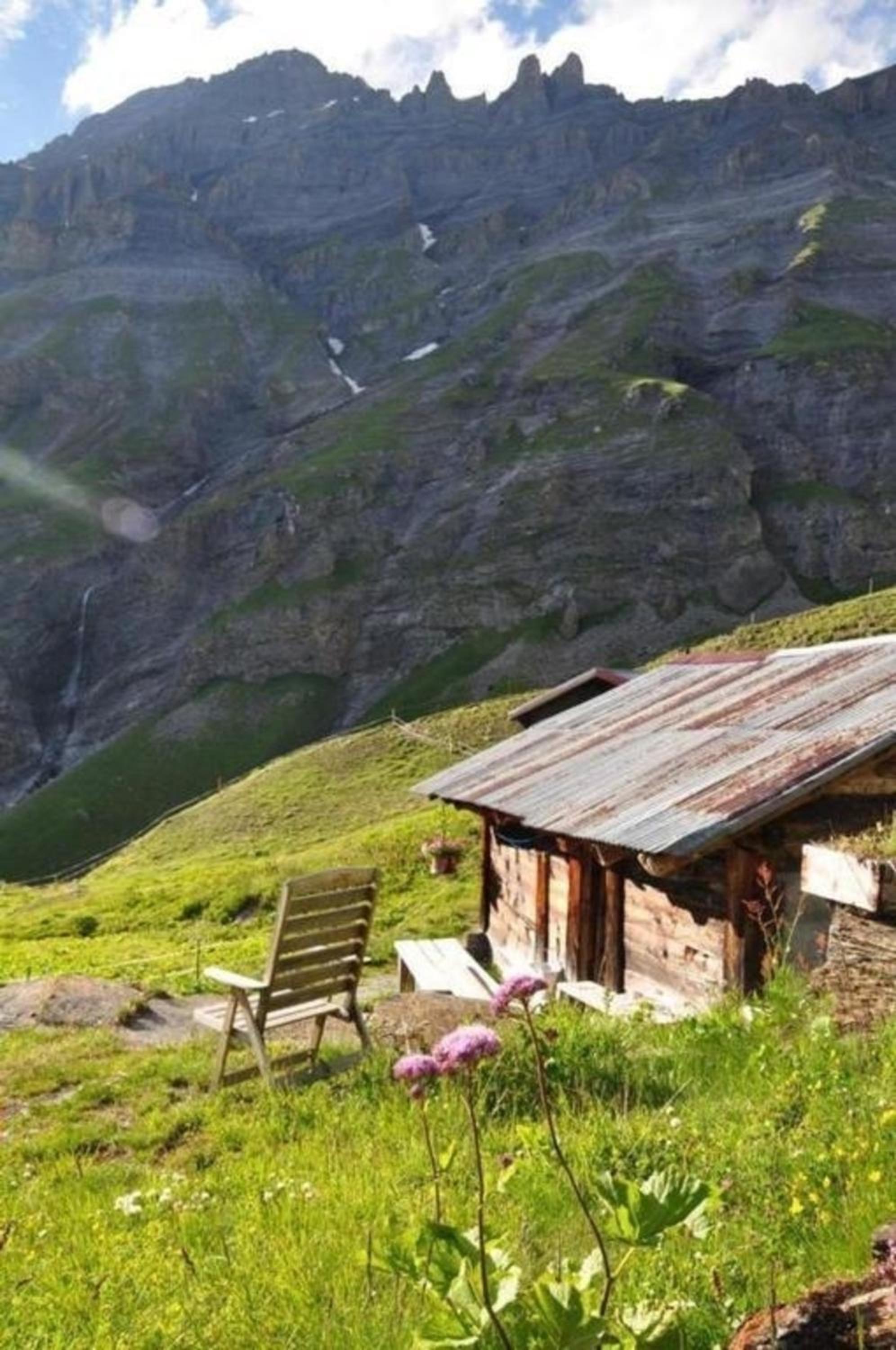 Zimmer in uriger rustikalen Alphütte auf bewirtschafteter Alp hoch in den Bergen, inkl VP