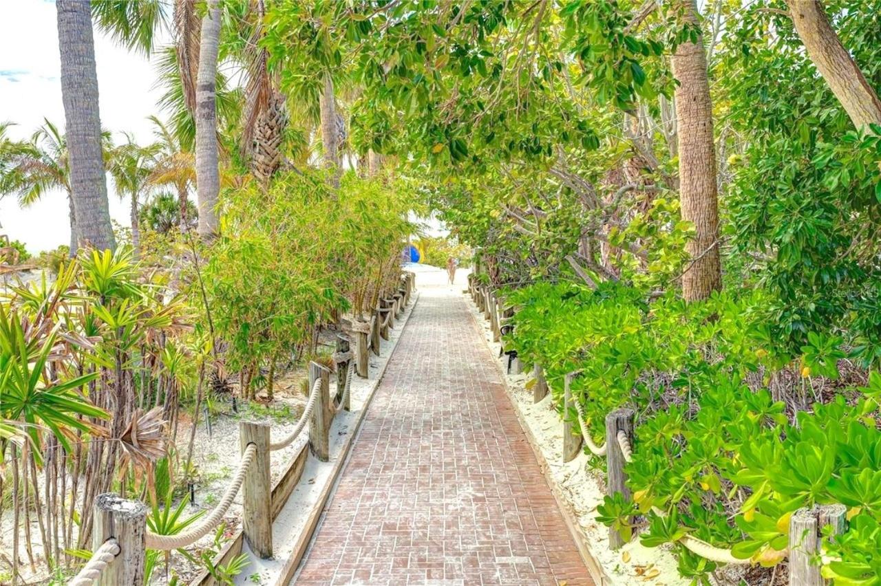 New Listing! Pool Jacuzzi, 3-min to Beach Bars & Entertainment!