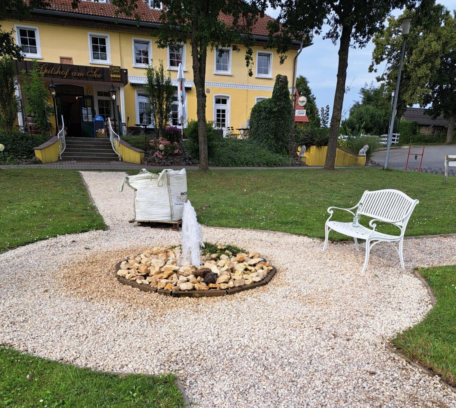 Gutshof-Penthouse-Wohnung- Seeblick